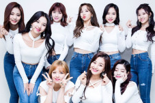 Video More & More TWICE...