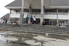 Hari Ini, Masjid KH...
