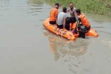 Sungai Meluap Hanyutkan...