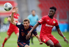 Babak I: Bayern Muenchen...