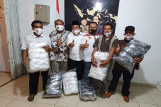 Donasikan Ribuan Masker...