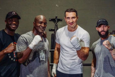 Tak Cukup Klitschko,...