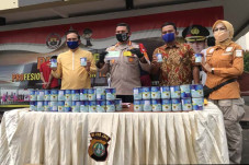 3 Lansia Lakukan Penipuan,...