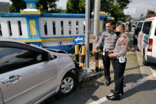 Sopir Kurang Konsentrasi,...