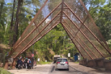 Masih Ditutup, Ratusan...