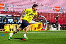 Lama Jeda, Kapten Lionel...