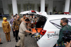 Kijang Innova Ambulance...