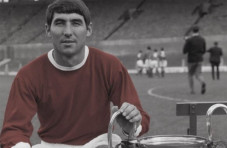 Mengenal Tony Dunne,...