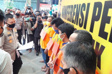 Komplotan Garong Dump...