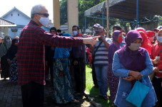Ganjar Marahi Kerumunan...