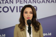 Empat Jam Pemakaian,...