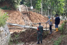Baru 3 Bulan, Jembatan...