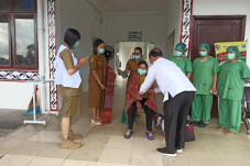 Positif Covid 19 di...