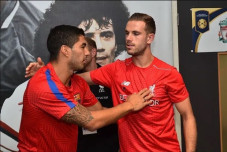 Menolak Ditindas Suarez,...