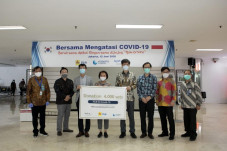 KOMIPO Serahkan Sumbangan...