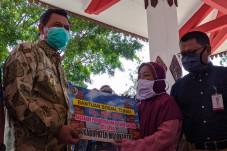Lambat, Pemkab Mojokerto...