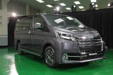 Toyota Granvia MPV Baru...