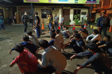 Belasan Anggota Geng...