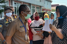 Tagih Janji Bantuan,...