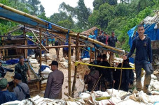 Perlu Solusi untuk Penambang...