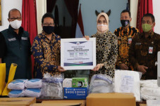 HM Sampoerna Beri Bantuan...