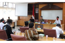 Warga Guwosari Desak...