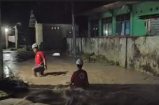 Banjir Bandang Terjang...