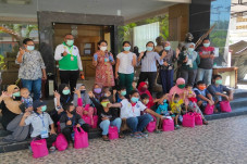 15 Anak dan 1 Dewasa...