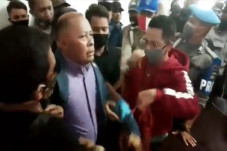 Tuntut Pemakzulan Bupati,...