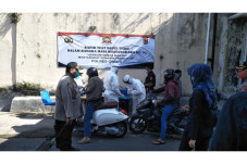 Masuk ke Mapolres Cimahi,...