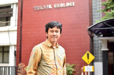 Volkanolog ITB: Krakatau,...