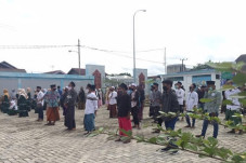 Kembali ke Pesantren,...