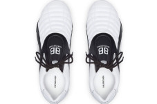 Balenciaga Rilis Sepatu...