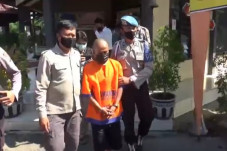 Predator Anak Berkedok...