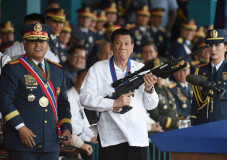 Aksi Koboi Duterte Berantas...