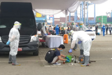 Evakuasi Awak Kapal...