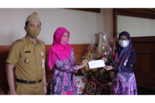 Foto dengan Pengawai...