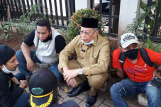 Preman Main Otot, Benyamin:...