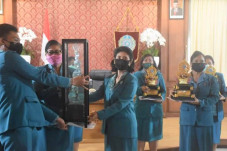 Piala Juara Umum HUT...