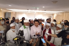 Pimpinan DPR Janji Setop...