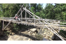 Jembatan Penghubung...