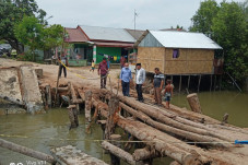 Jembatan Penghubung...