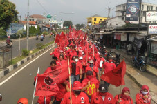 Kader PDIP Bekasi Longmarch...
