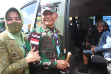 Tangis Haru Sumiyati,...