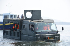 Uji Coba Truk Ampibi...