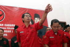 DPC PDIP Surabaya Desak...