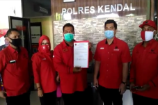 Benderanya Dibakar di...