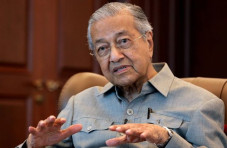 Mahathir Dukung Kandidat...