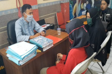Ayah Bejat Perkosa Anak...