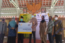 Bantu Lansia Terdampak...